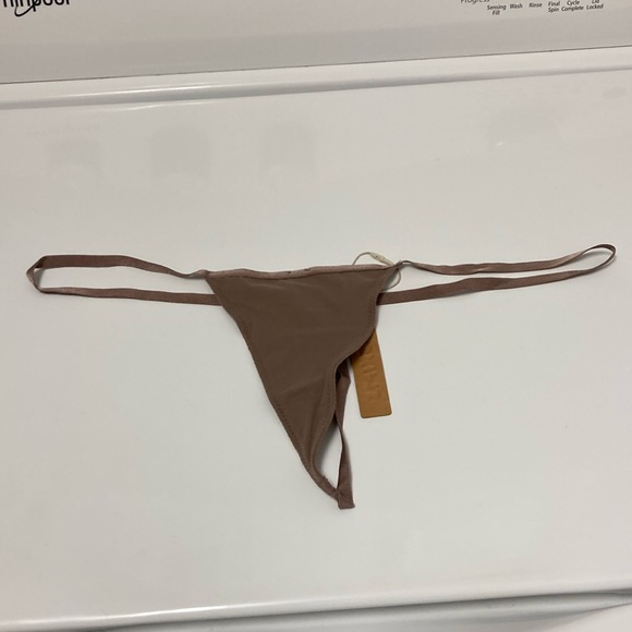 🤎🤎 SKIMS MICRO THONG 🤎🤎 - Picture 1 of 3